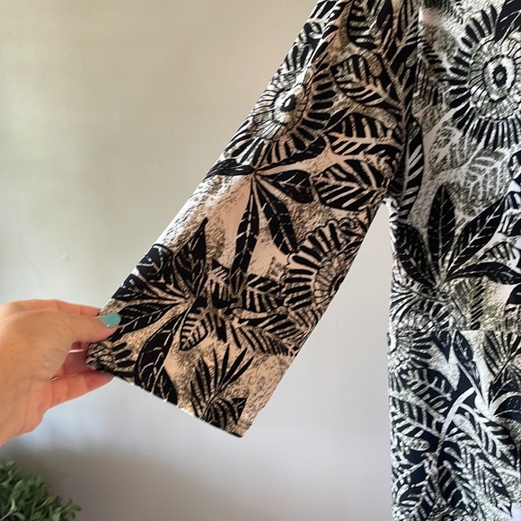 MAGGIE BARNES 2 in 1 look blouse top Leaf motif 3/4 sleeve front ring accent 3X - Picture 4 of 13